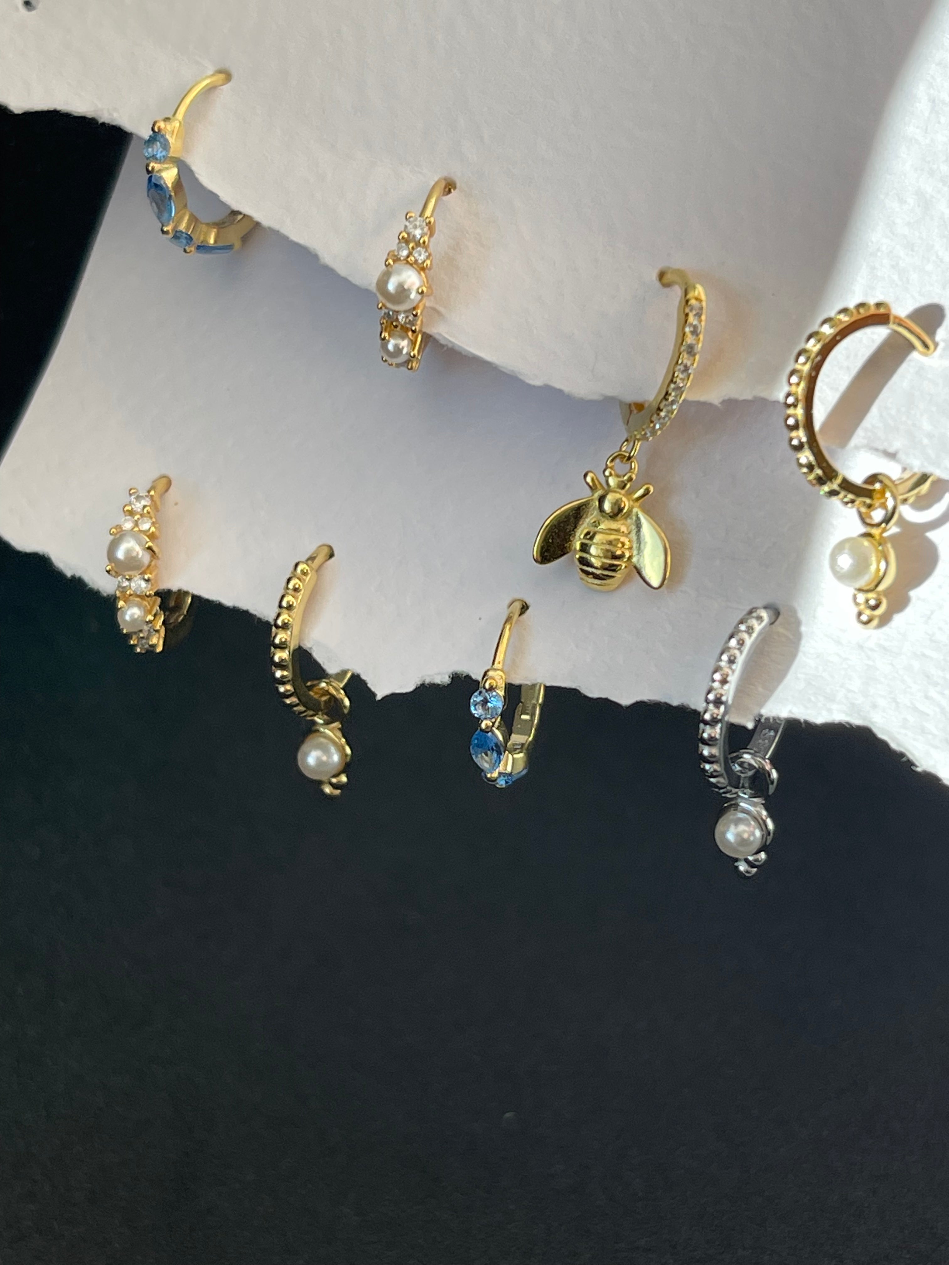 Lucky bee huggie hoop - AD Jewellery Copenhagen