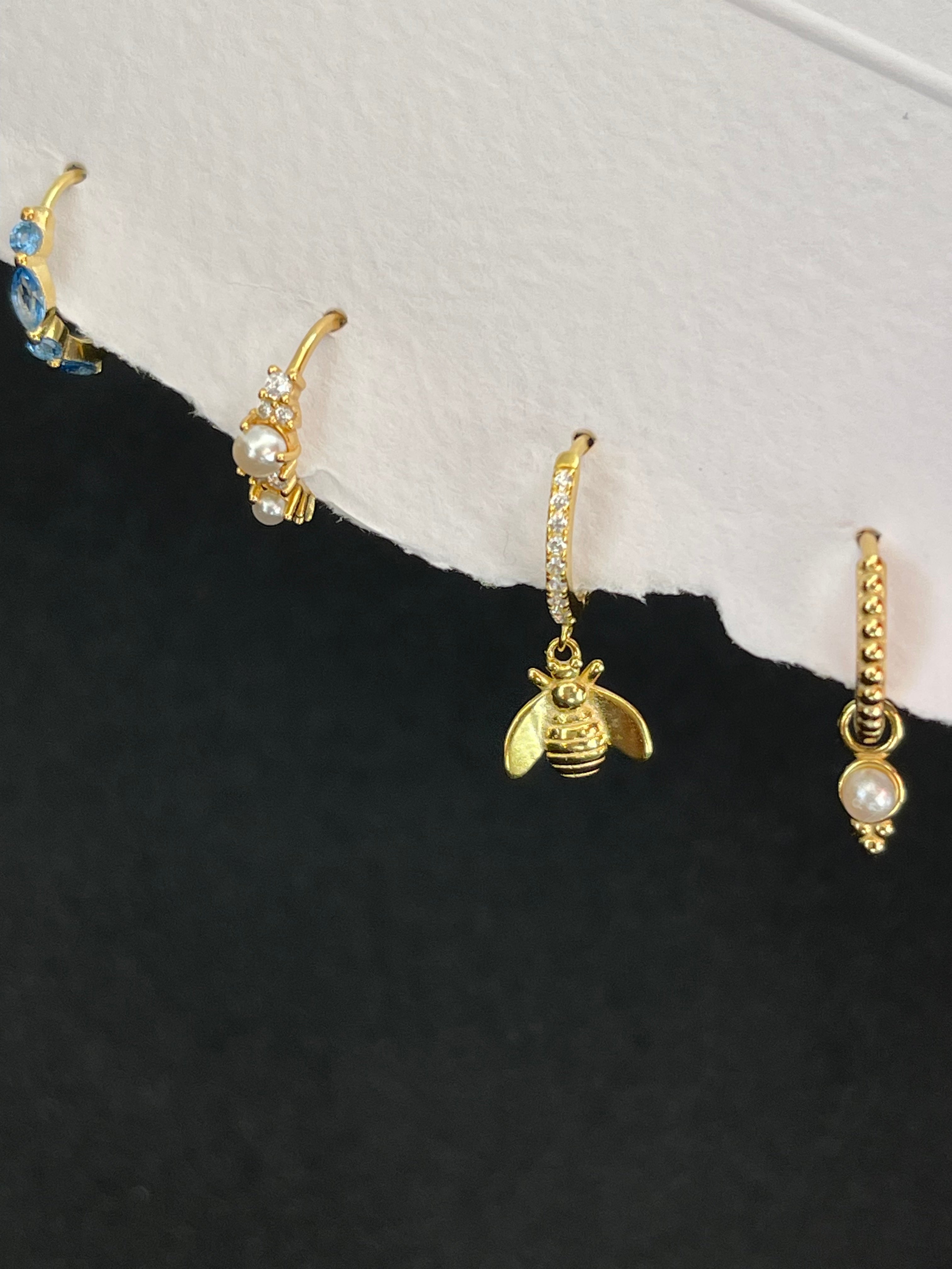 Lucky bee huggie hoop - AD Jewellery Copenhagen