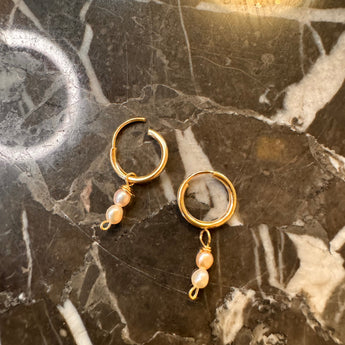 Mini Pearl Huggies single - AD Jewellery Copenhagen