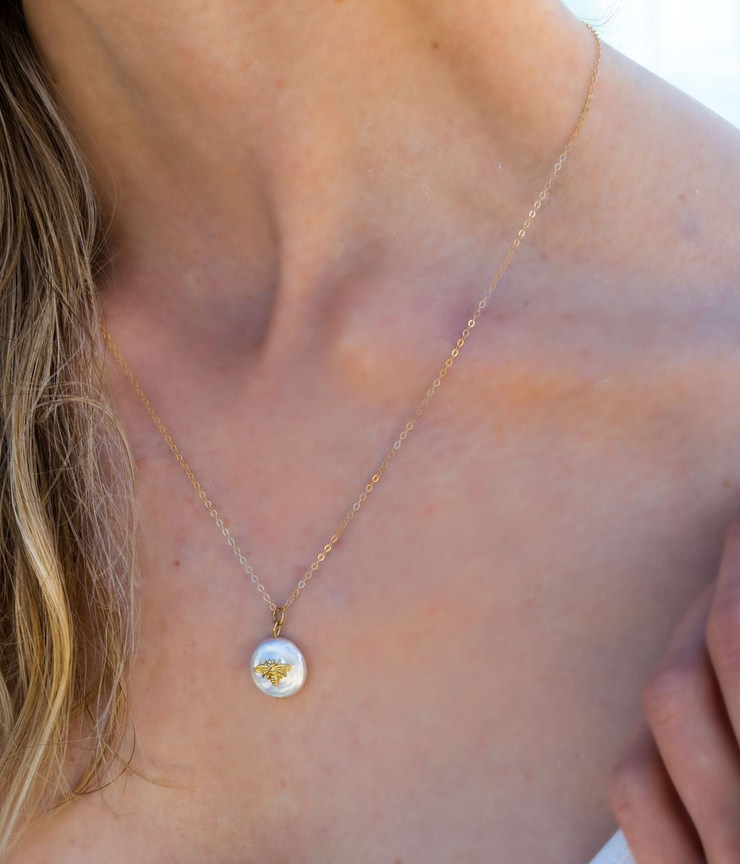 Bee-Pearl Pendant Necklace - AD Jewellery Copenhagen