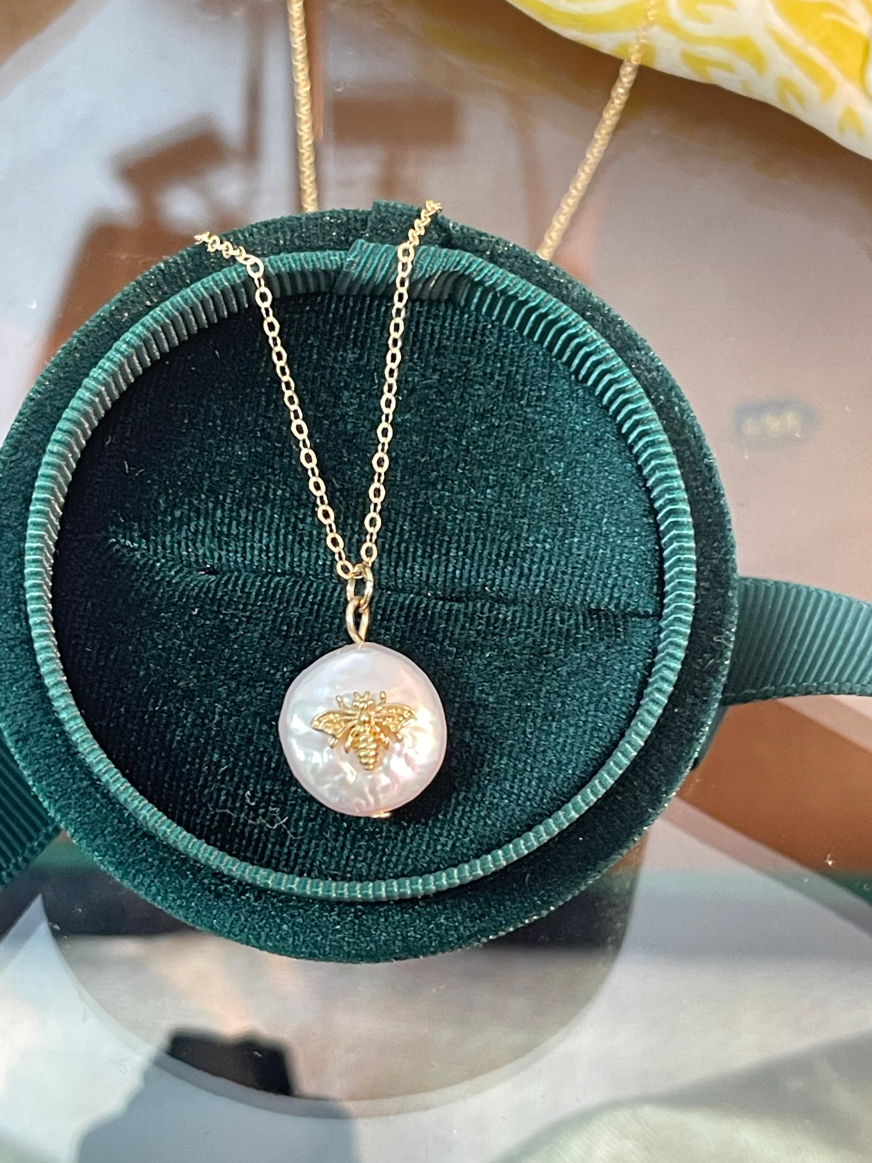 Bee-Pearl Pendant Necklace - AD Jewellery Copenhagen