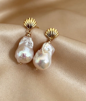 Ocean Spirit Baroque Pearl Earrings – Gold Seashell Tag