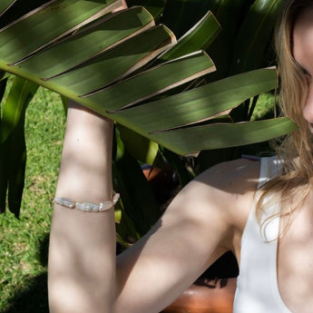 Luxurious baroque pearl bracelet in 14K gold, handmade in Denmark. Adjustable length for comfort, hypoallergenic and perfect for sensitive skin.