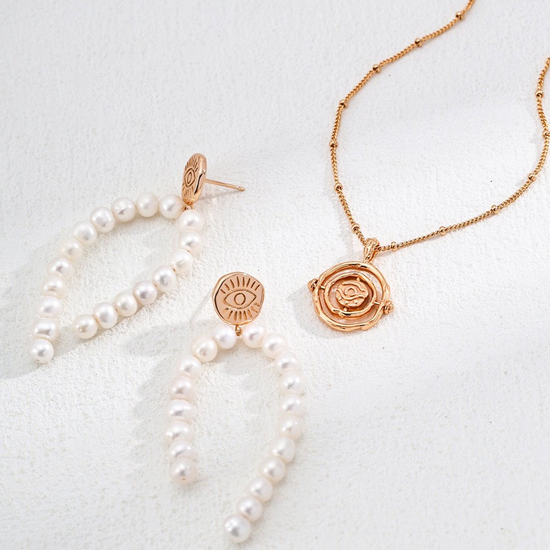 handcrafted Earrings with fine detaiis, featurings freshwater pearls, perfect for the summer outfit.