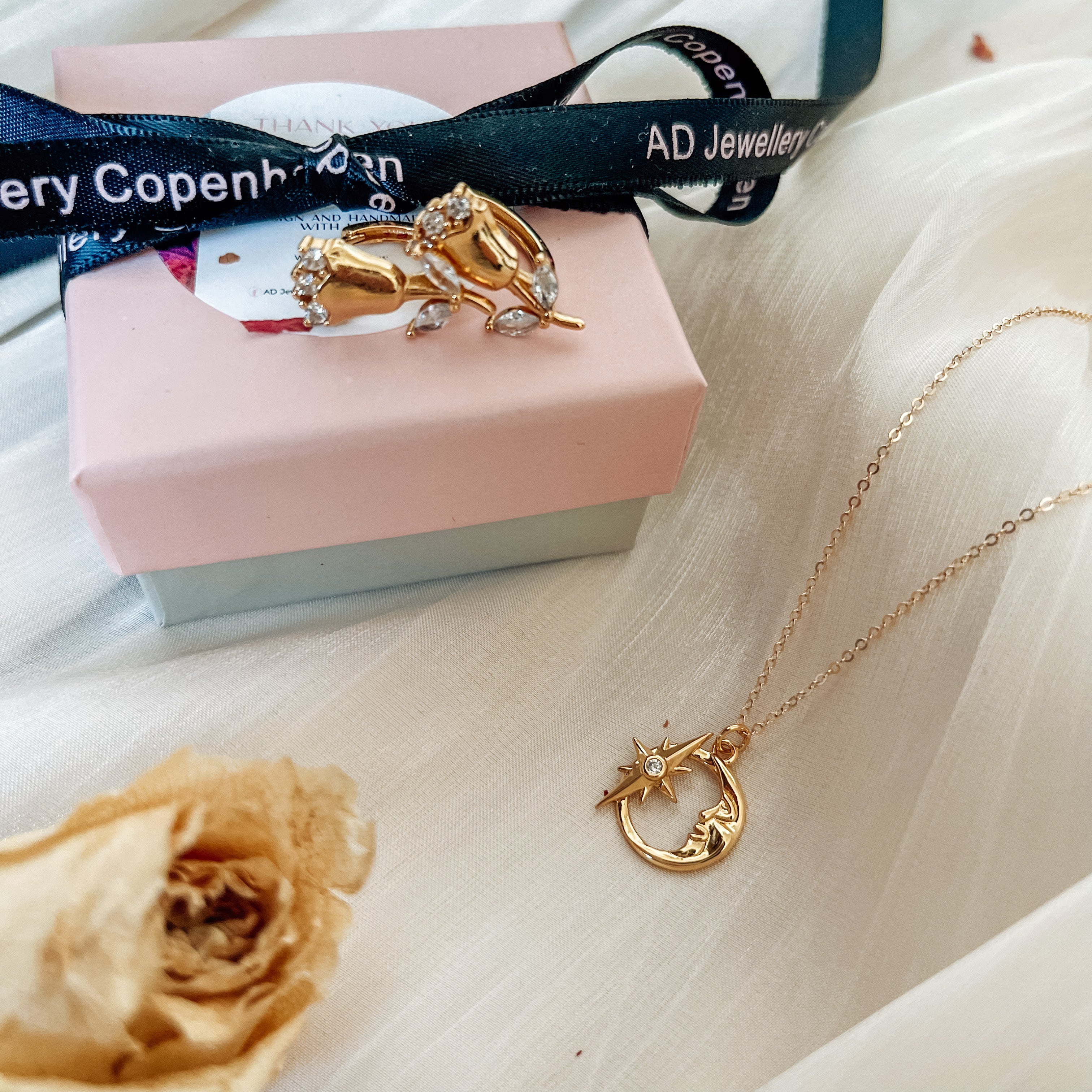 Ninna Gold Earring Huggie - AD Jewellery Copenhagen