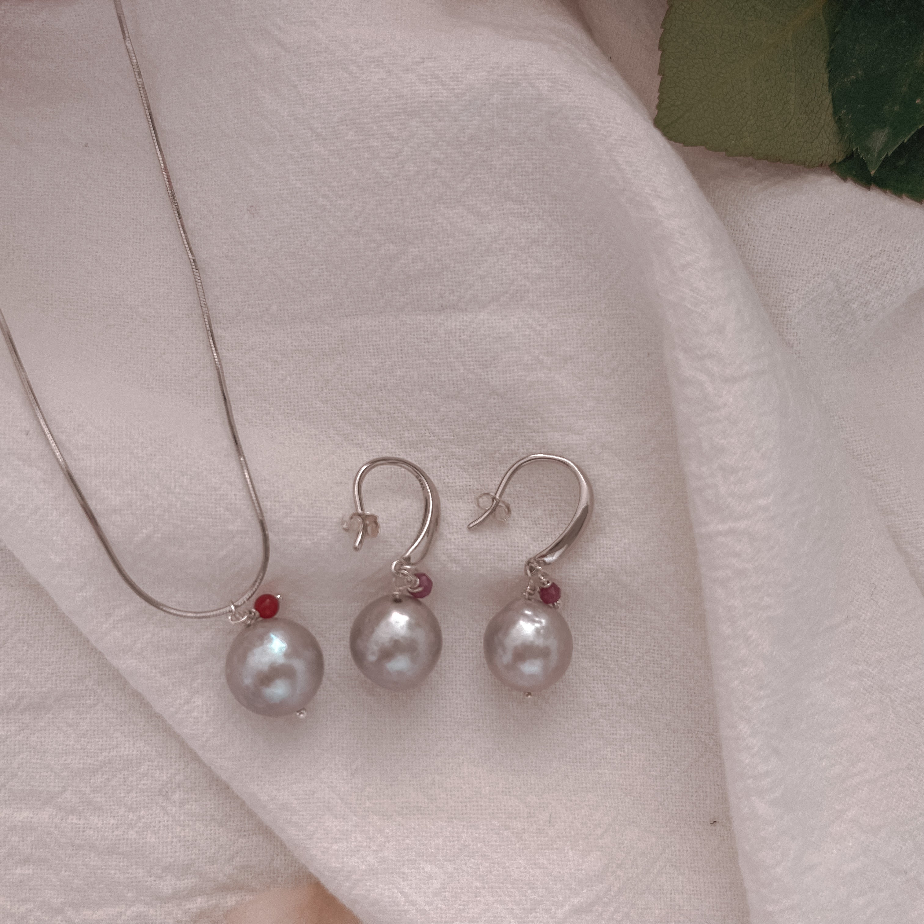 Nature grey Pearl Silver Earrings - Nada - AD Jewellery Copenhagen