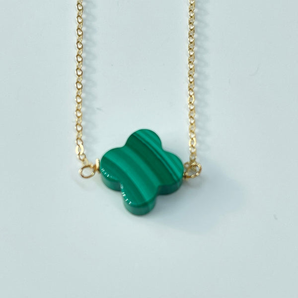 Four  Leaf Clover necklace with green Malachite/ Halskæde
