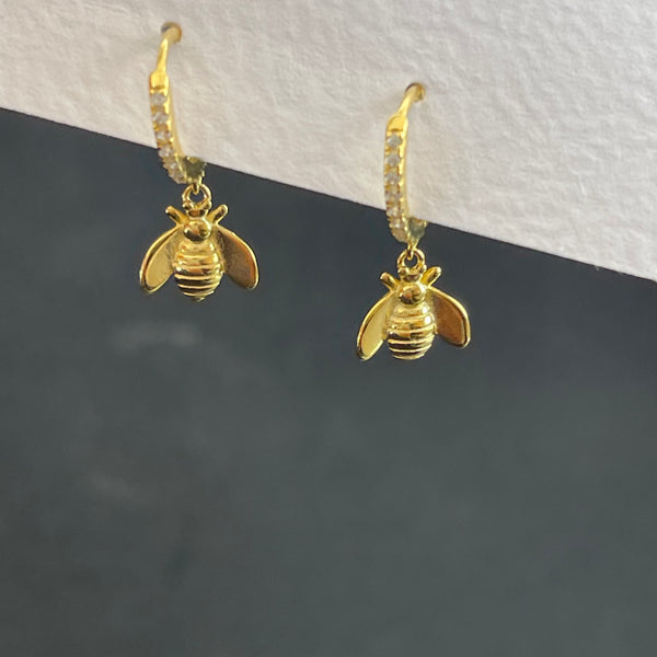 Lucky bee huggie hoop