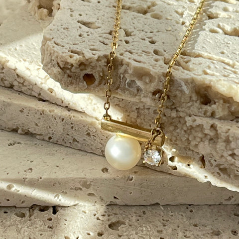 Balance Pear Goldenl Necklace