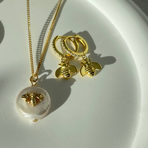 Bee-Pearl Pendant Necklace