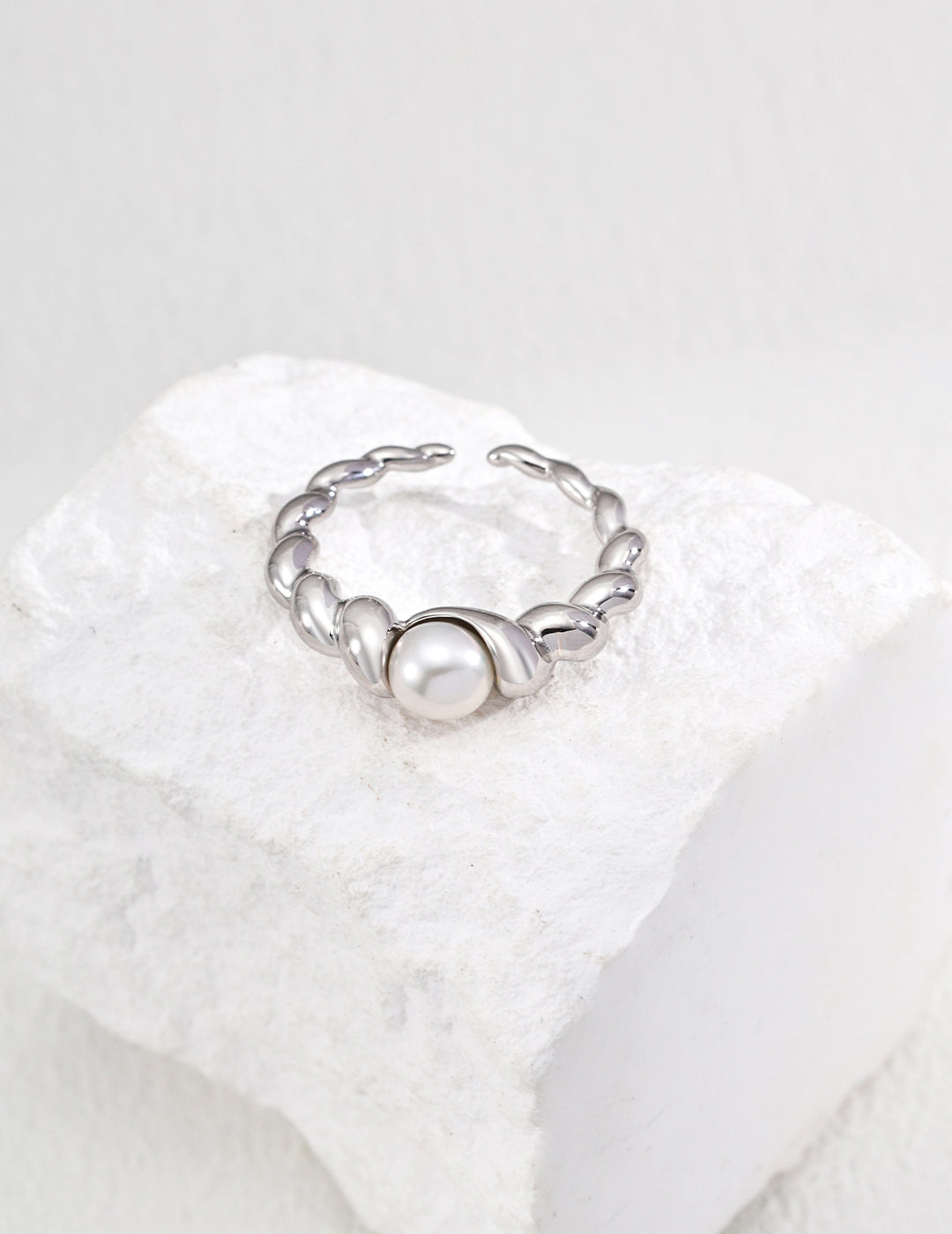 AD TwistPearl Ring - Baroque freshwater pearl on 18k gold vermeil twisted band, Nordic minimalist design.  