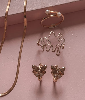 Sierra Butterfly Gold Earring Huggie - AD Jewellery Copenhagen