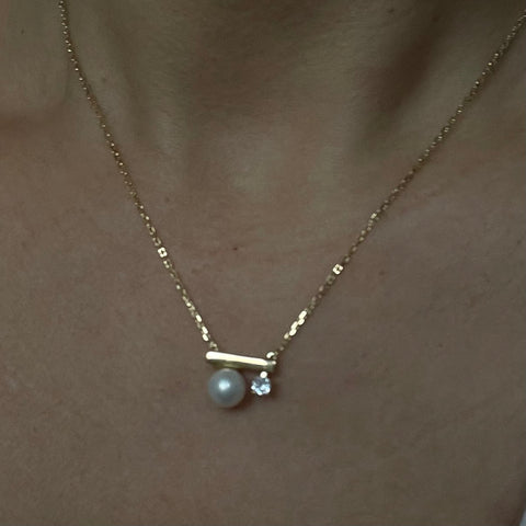 Balance Pear Goldenl Necklace