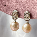 Ellie Pearl drop Earring