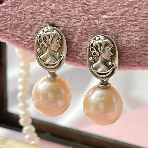 Ellie vintage Pearl drop Earring