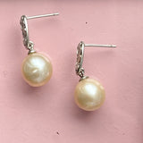 Ellie Pearl drop Earring